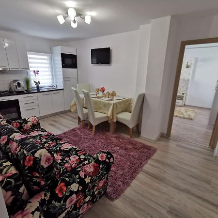 Apartament Gold Luxury Тиргу-Окна Екстер'єр фото