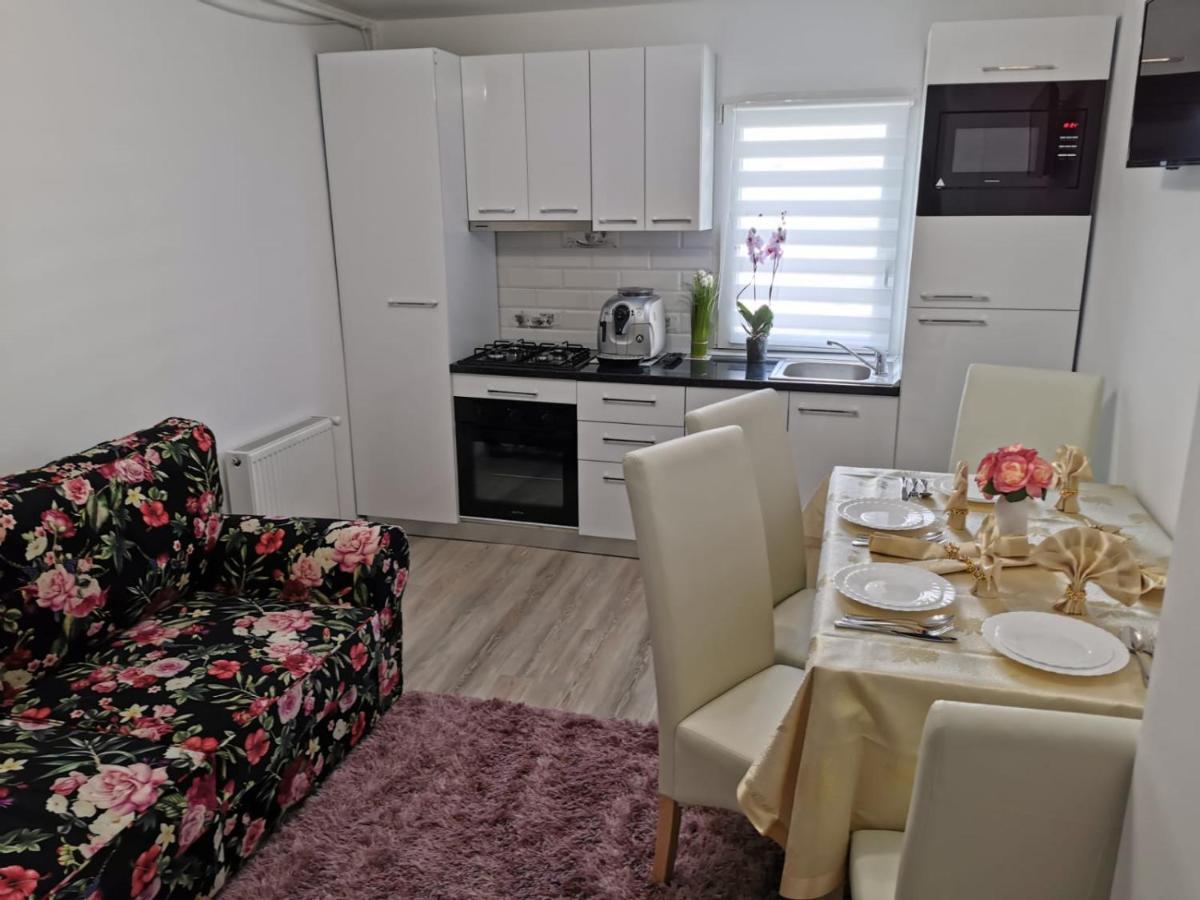 Apartament Gold Luxury Тиргу-Окна Екстер'єр фото